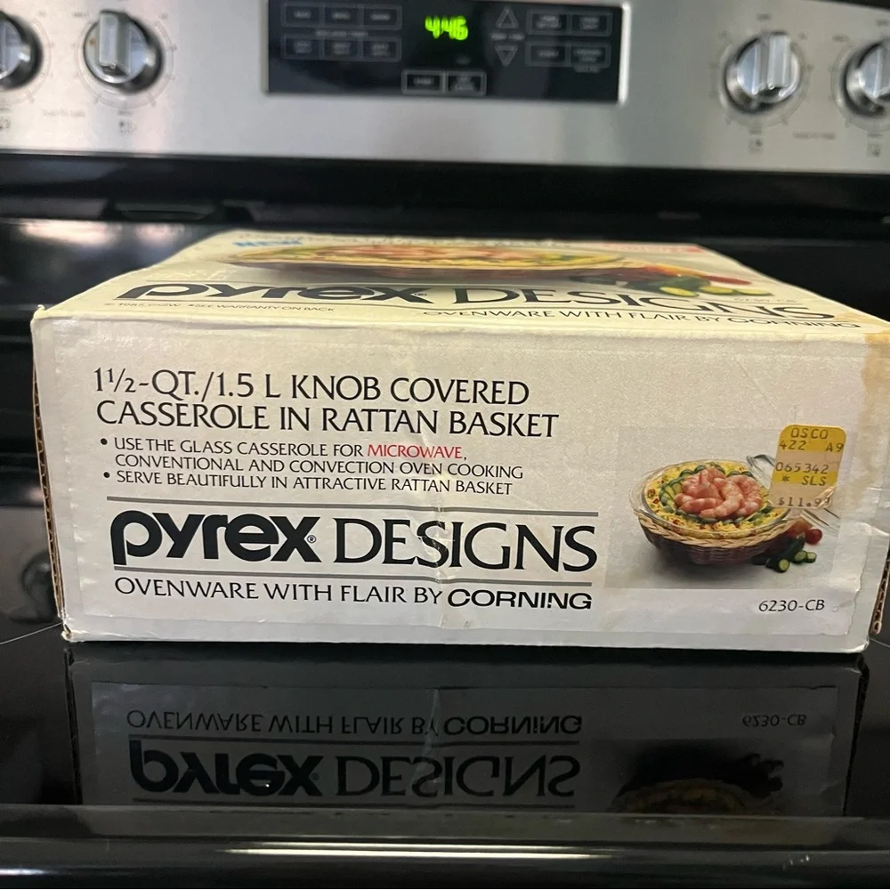 New in Box • 1987 Pyrex “Ovenware with Flair”‎